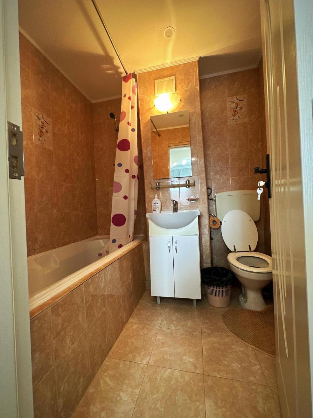 Apartament Dya Hateg 9 Exterior foto